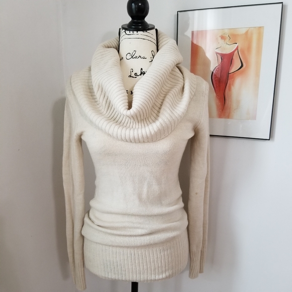 H&M Sweaters - H&M BASIC Sweater Color Cream.